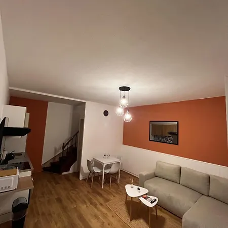 Autonome Pour 2 A 3 Personnes 78g דירה